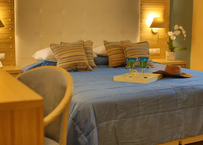 Dolphin Bay Seaside & Hotel 4*