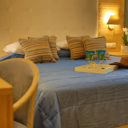 Dolphin Bay Seaside & Ξενοδοχείο 4*