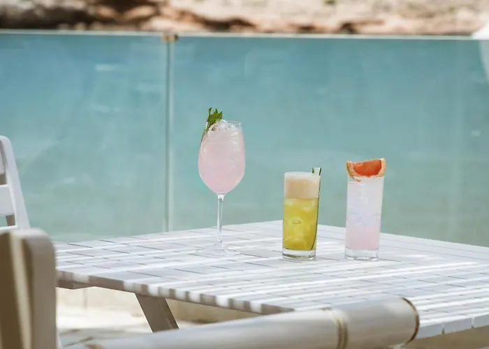 Dolphin Bay Seaside & Hotell