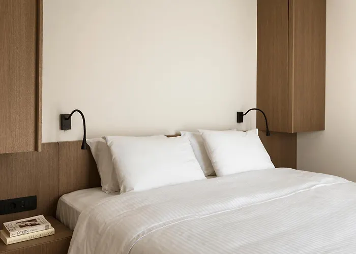 Dolphin Bay Seaside & Hotell