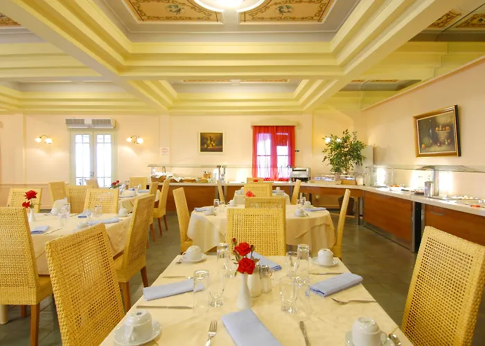 Dolphin Bay Seaside & 4* Galissas